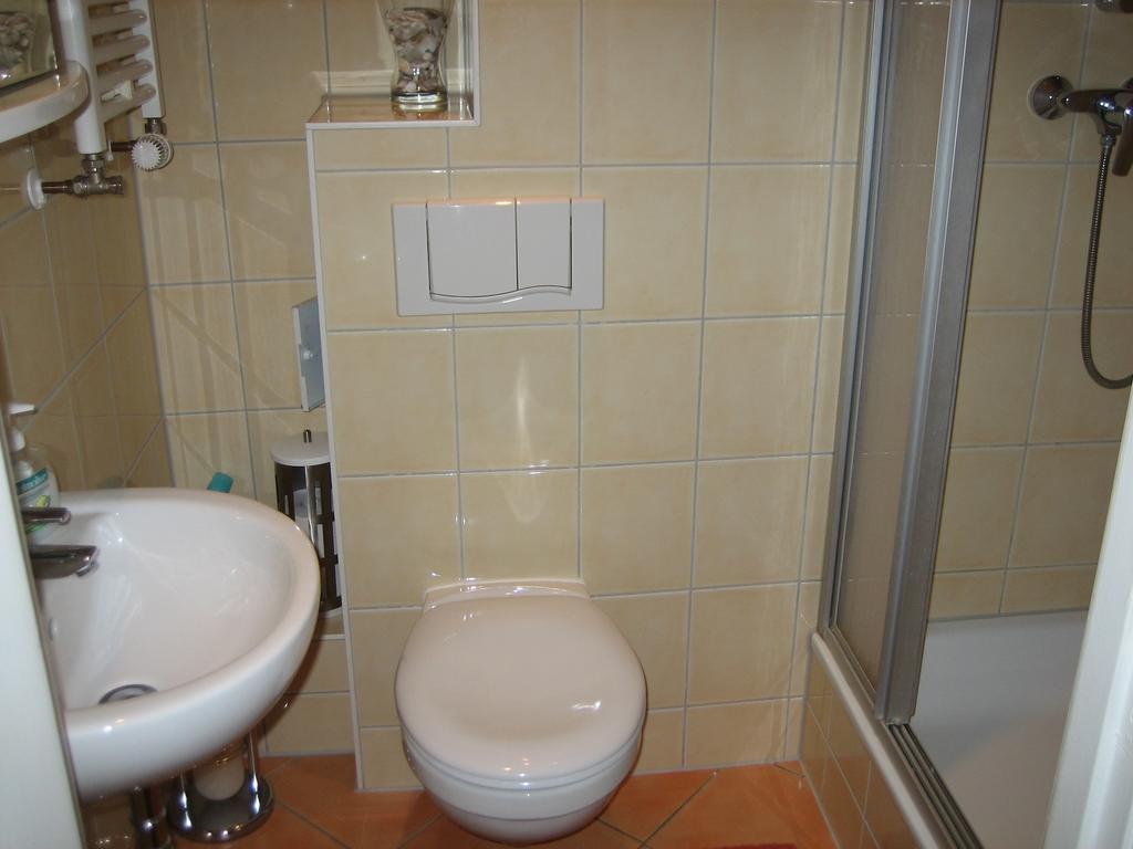 Haus Ostseeatoll Apartment Rostock Room photo